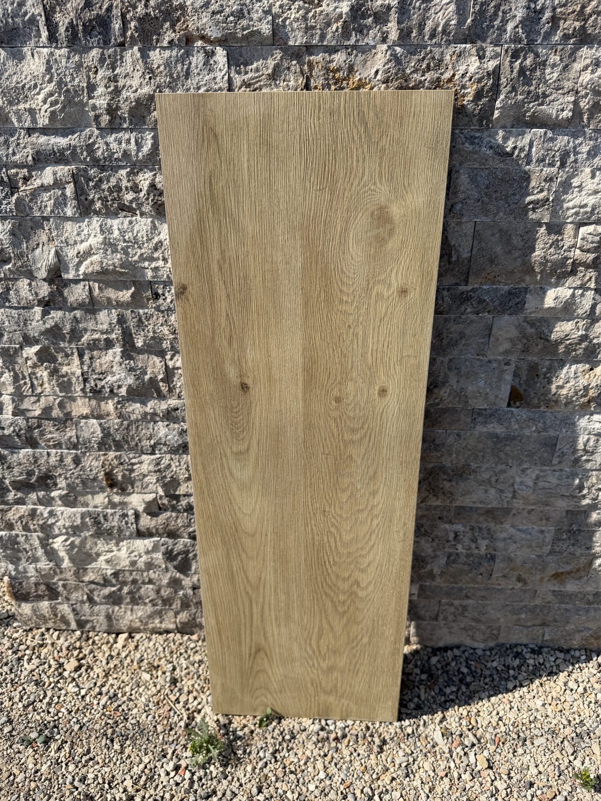 Carrelage imitation bois beige sur plot