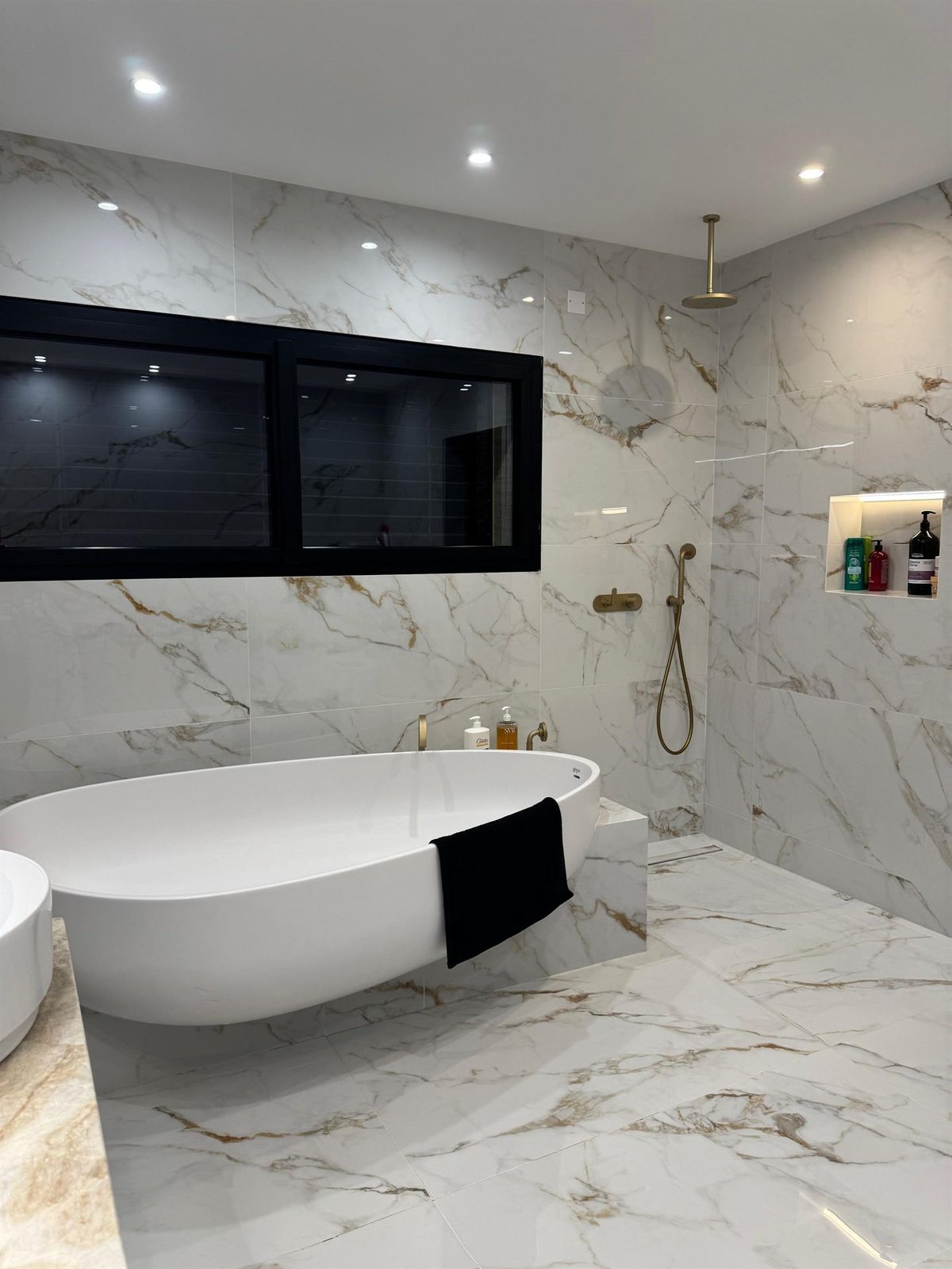 Marbre blanc salle de bain