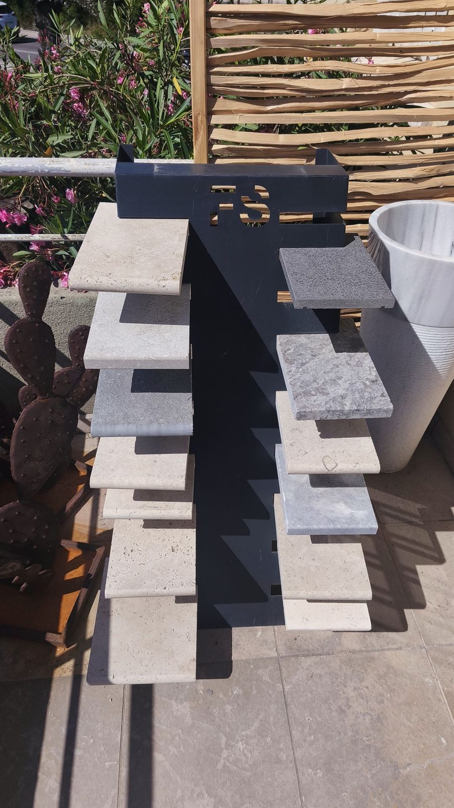 Showroom CDM Stone — dalles travertin et margelles
