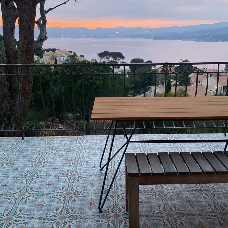 Terrasse pierre vue mer